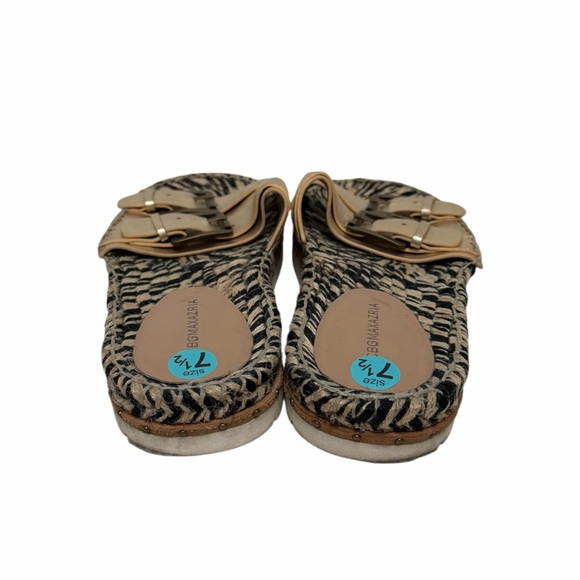 BC BG MAXAZRIA Solid Gold/Black Metallic Leather Upper Sandals - Picture 2 of 6